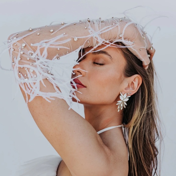 UNTAMED PETALS BY AMANDA JUDGE Accessories - NWT Untamed Petals Monroe Feather Gloves